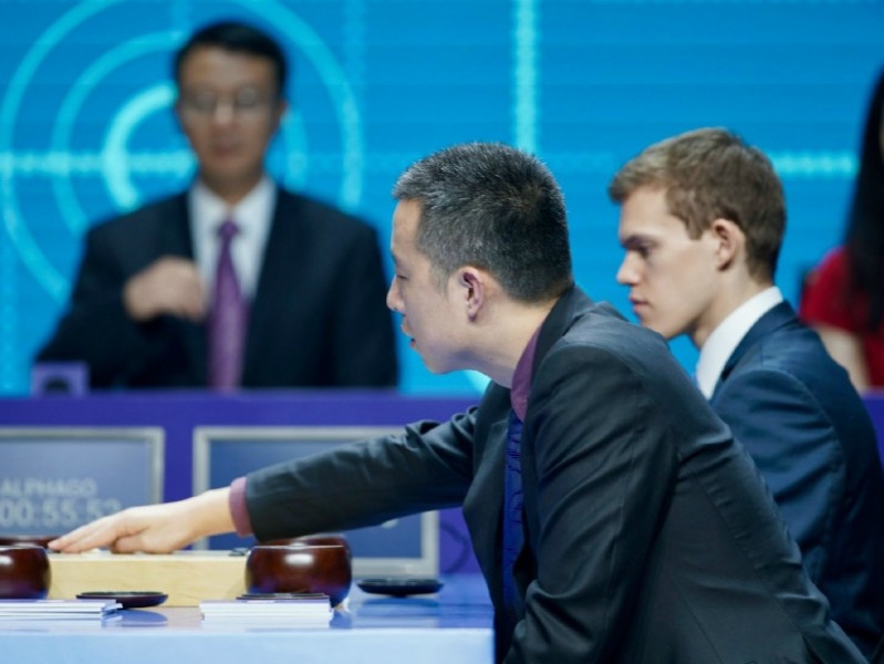 古力搭档AlphaGo遭连笑逆转，人机配对赛上演投子闹剧