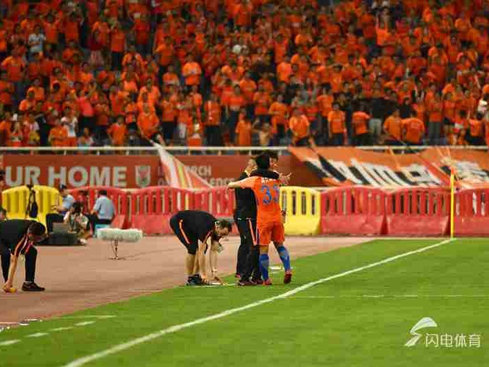泰山3-1逆转海港，卡扎双响终结四连平